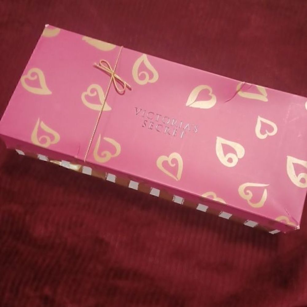 Victoria Secret Black Velvet Clutch - Picture 3 of 5